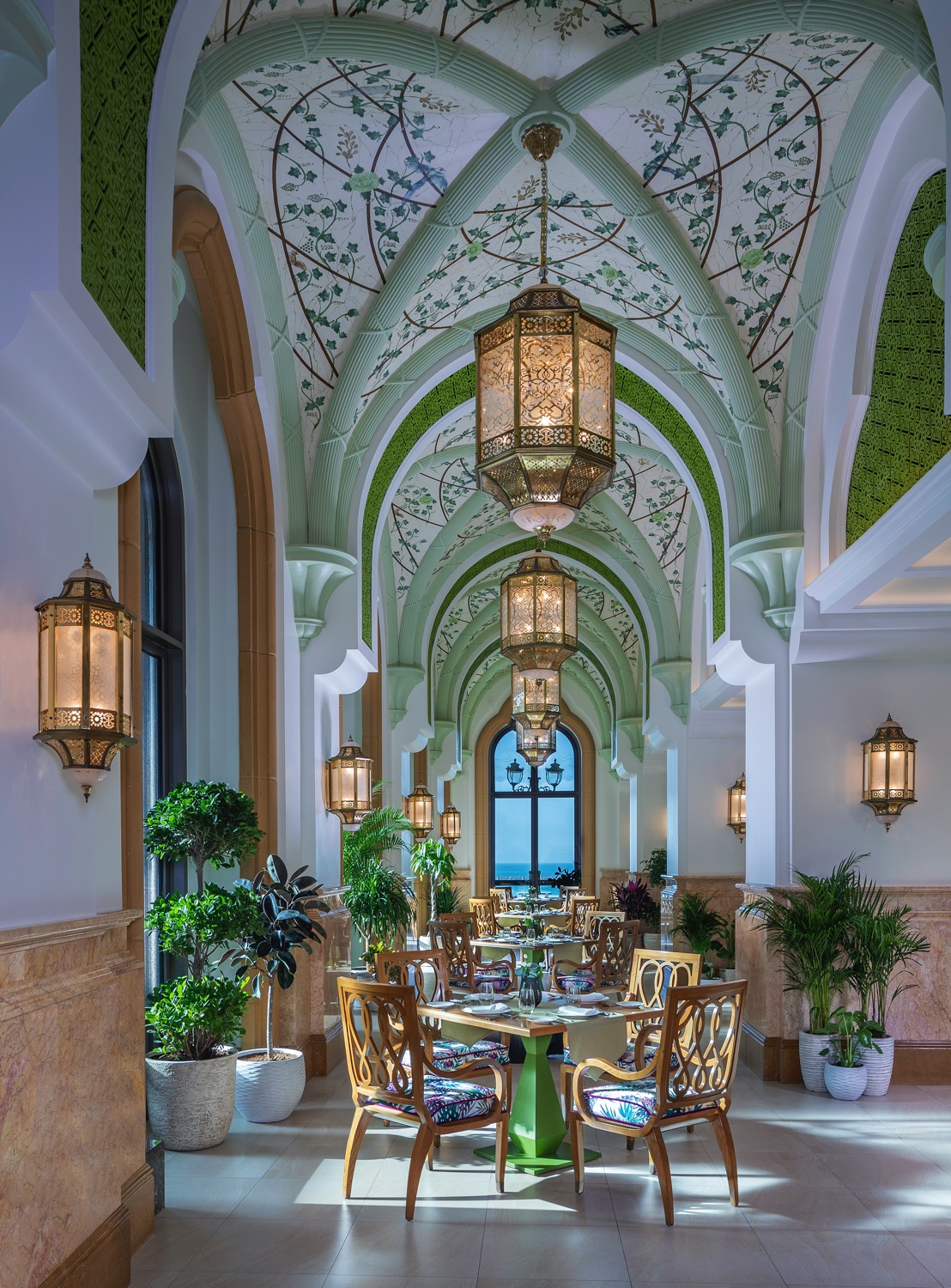 Le Vendome Brasserie Emirates Palace mit Blick auf den Persischen Golf